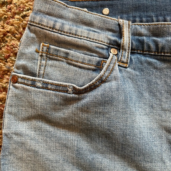 Cabi Palm Beach Crop Jeans Light Wash Size 14 - Picture 4 of 10